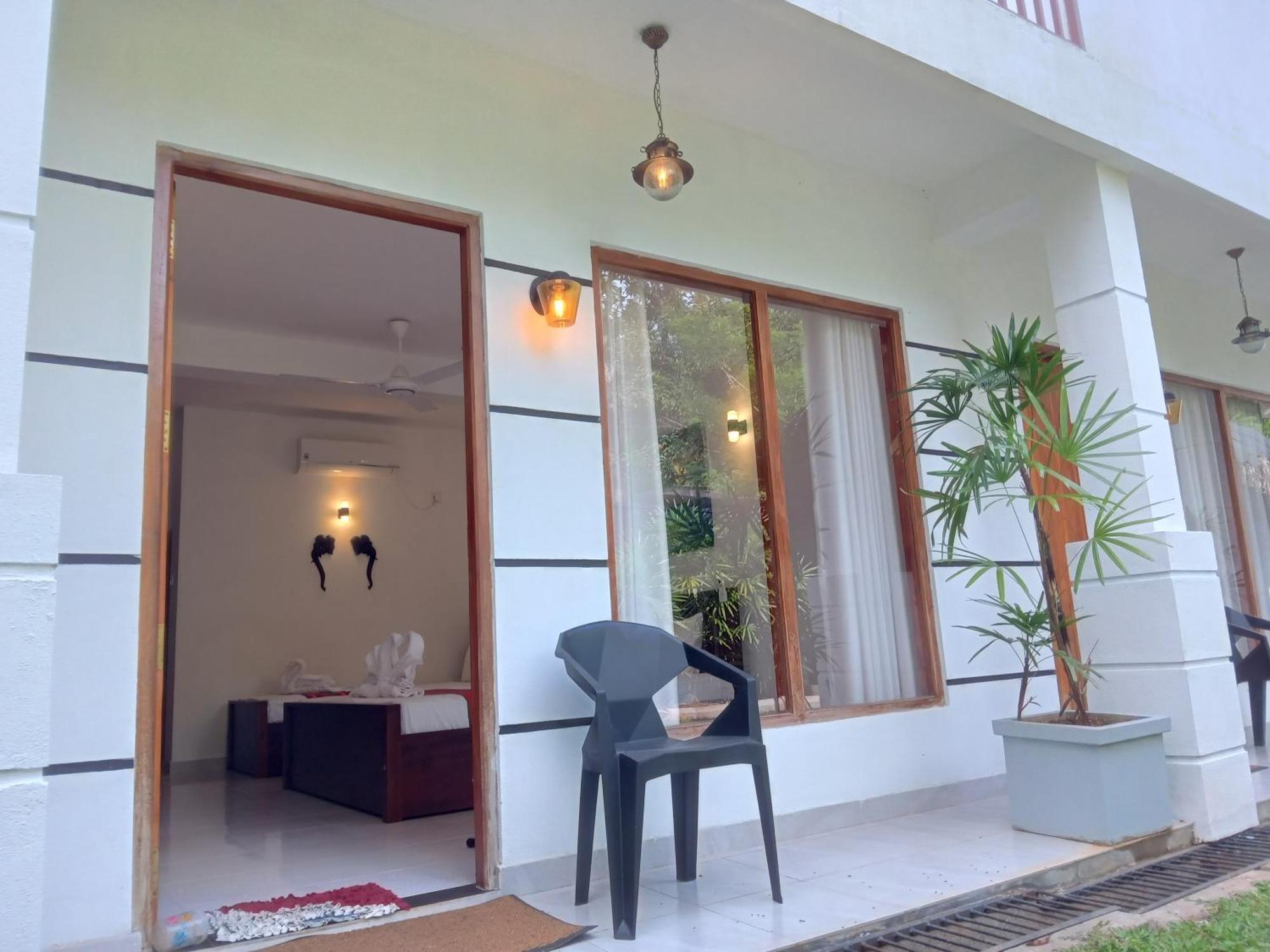 White Rose Safari Home Stay Udawalawe Exterior foto